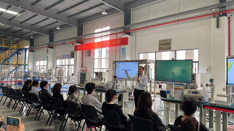 小县城化工品代理加盟：如何抓住市场机遇